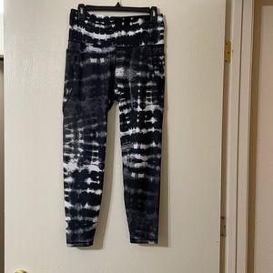 Old Navy Black & White Active Elevate Legging Size: M